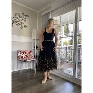 ZOE D. Vintage lovely elegant women's skirt, gas fabric gold thread embroidery L